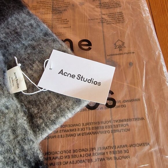 Acne studios scarf - Picture 4 of 6